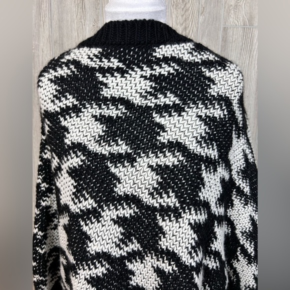 Iperico Made in Italy Wool Blend Houndstooth Poncho Sweater One Size - Picture 2 of 9